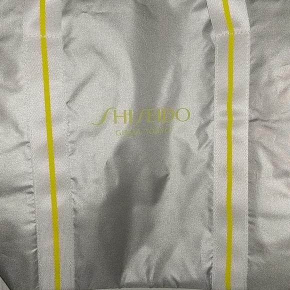 🍀 Shiseido 🍀 Foldable Gym Travel Duffel Bag Silver NEW Auth 🍀 - Picture 3 of 7